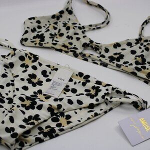 Amuse NWT 2 Piece Bikini Women’s SZ L Floral Cream Black Wireless Paddles